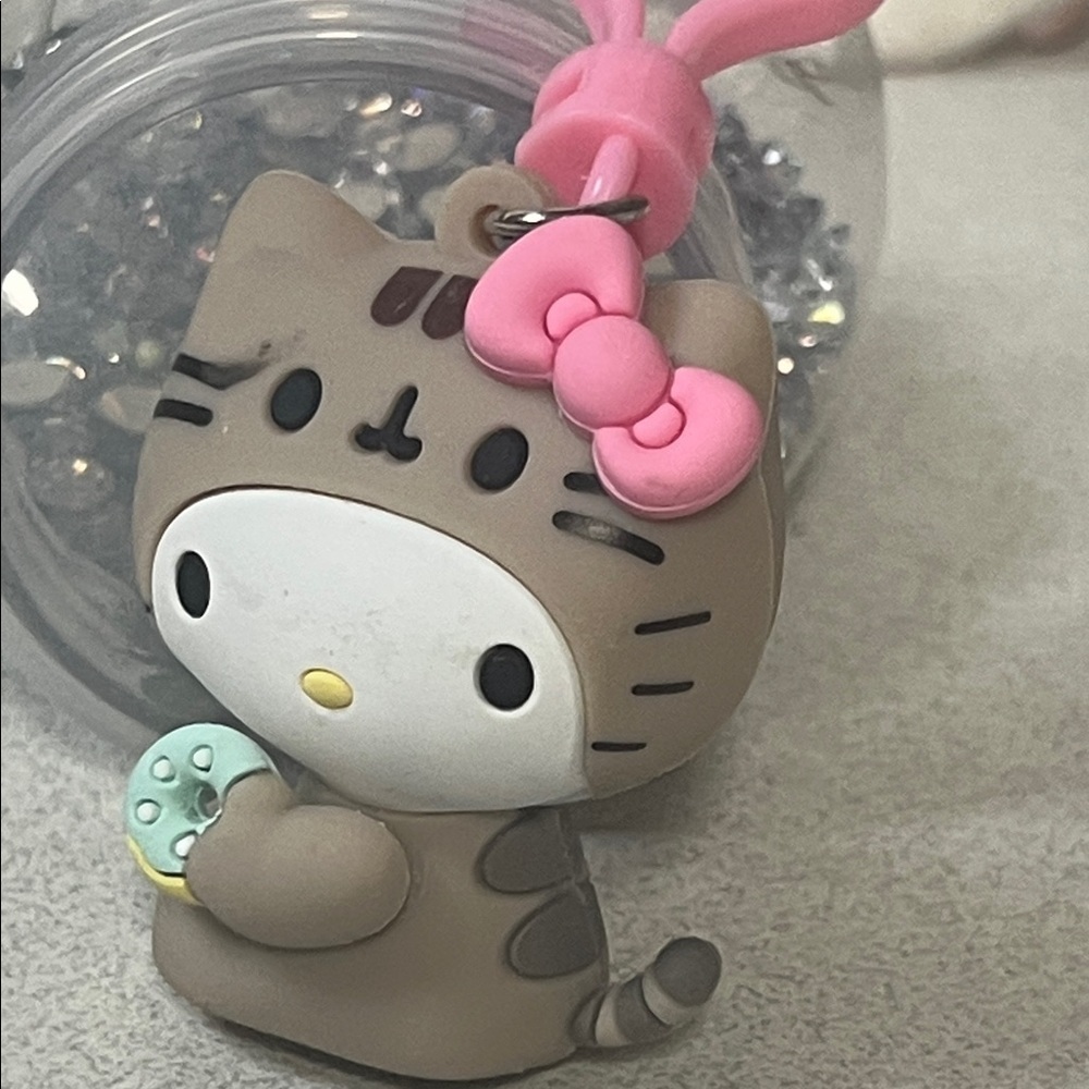 Sanrio Brown Cat Keychain with Pink Bow - Picture 4 of 4